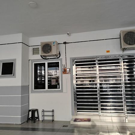 My Homestay Sitiawan - Astronaut Space House 8 Pax Extérieur photo