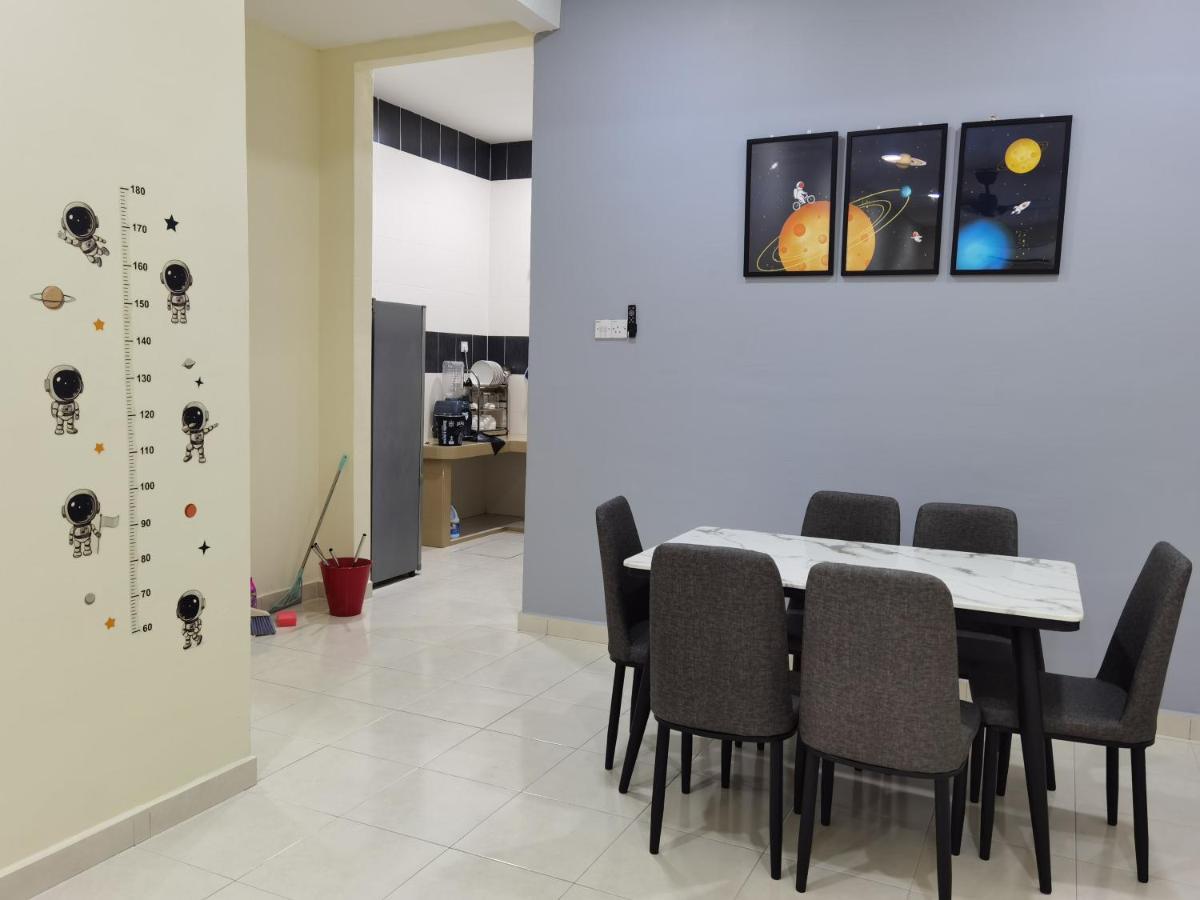 My Homestay Sitiawan - Astronaut Space House 8 Pax Extérieur photo